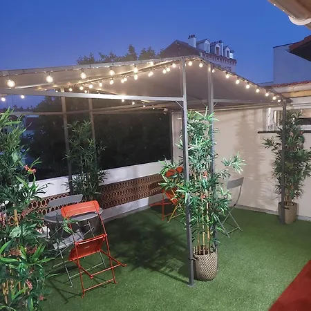 Paris-eiffel, Bienvenue -terrasse -netflix Apartment